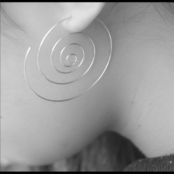 {BNIB} Gold Tone Swirl Hoop Earrings - Picture 3 of 3